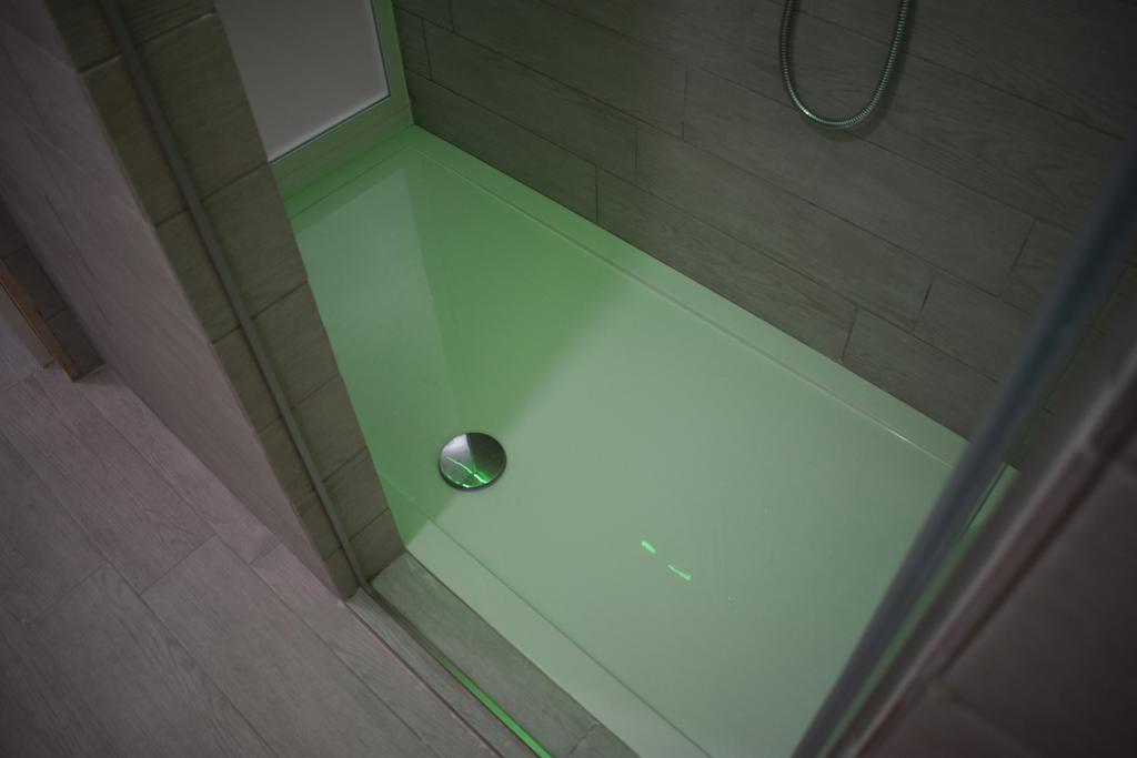 Shower Shows Марсала Стая снимка